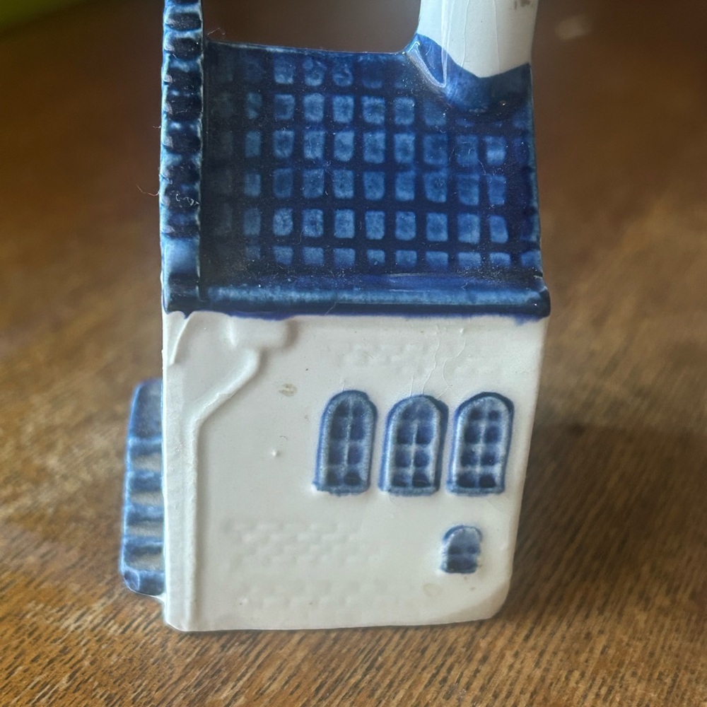 Rare Blue Delft's Holland KLM
Rynbende Distilleries Holland mini bottle Empty - Picture 4 of 5